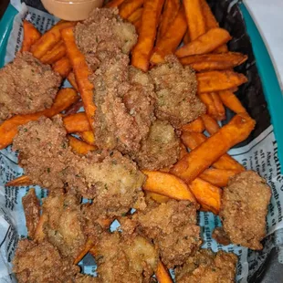 Oyster platter with sweet potato fries - I will ALWAYS order this when I go! Delicious