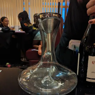 Decanter with strainer