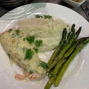 Salmon with a garlic cream sauce, mashed potatoes and asparagus were the special this night.