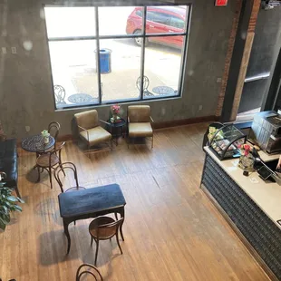 Entrance reception area from the elevator point of view.