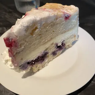 Cream berry cake