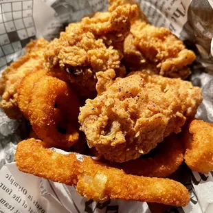 Five pcs Party Wings w/Onion Rings!