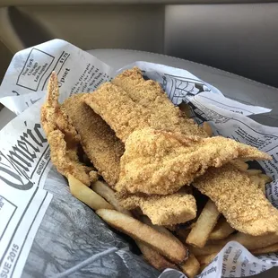 2 pieces of Pollack and 2 prawns with chips. Very good!