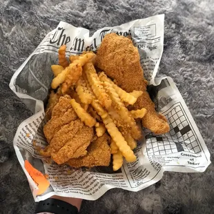 4 pc combo (half snapper, half catfish) with garlic fries