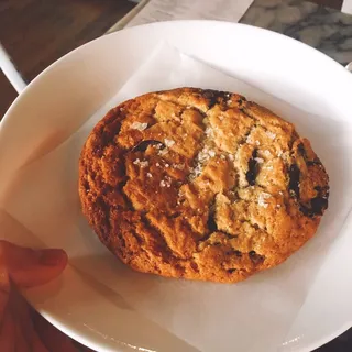 Chocolate chip cookie with sea salt