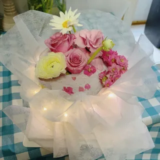 8" Fresh Flower Fruit Cake