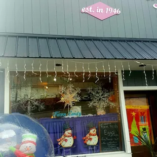 Lookin very festive inside and out!