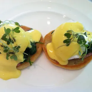 Smoked Salmon Eggs Benedict