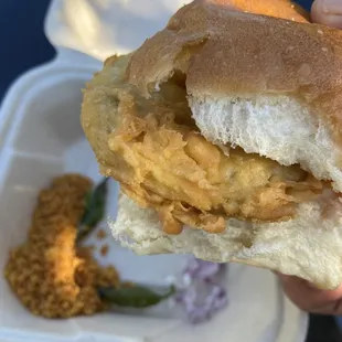 1 Piece Vada Pav Pic by @theVeggieConsultant