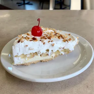 Banana split pie