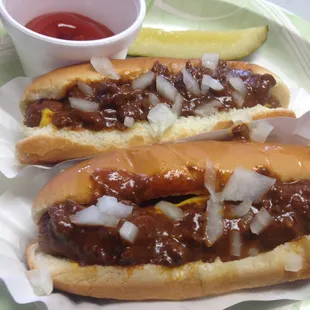 2 small dogs, grilled bun, indifferent chili.