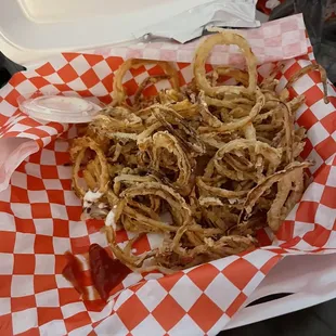 Nice onion strings came w ranch. Yummy.