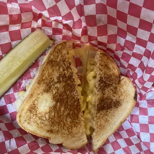 Mac and cheese Grilled cheese
