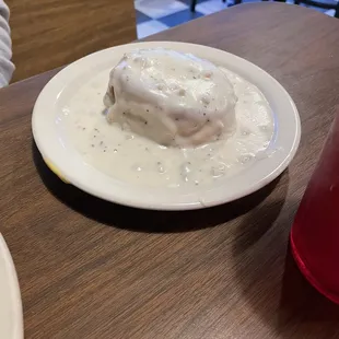 Biscuit and gravy