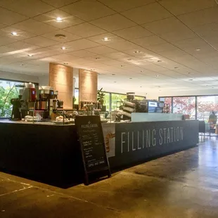 Another location to enjoy their fresh juices, coffee drinks and baked goods : ) #ericnielsenkc #thefillingstation #crowncenter