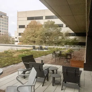 The wooden deck was a nice place for me to enjoy my fresh squeezed juice : ) #ericnielsenkc #thefillingstation #HowWeDoKC #crowncenter