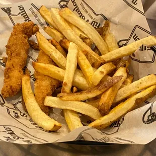 Kids chicken and fries. Yummy fries !