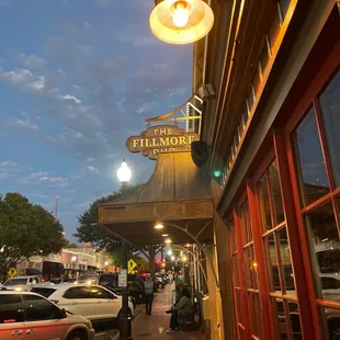 the outside of the restaurant