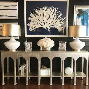 Designer brands at outlet prices.