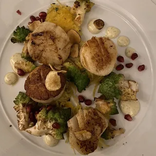 SEARED DAY BOAT SCALLOPS*