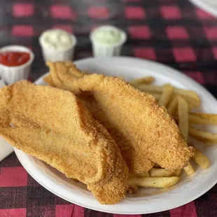 The Fish House/Cafe Beignet