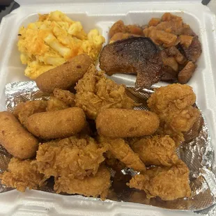 Fried shrimp, mac &apos;n cheese, yams