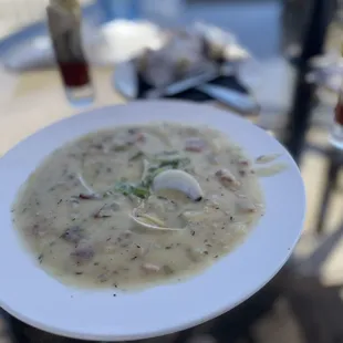 Clam chowder (size: bowl)