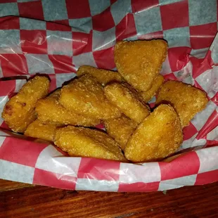 Fried mac and cheese bites