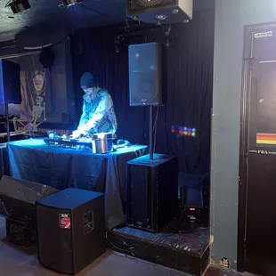 live DJ