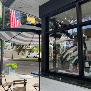 a table and chairs outside of a restaurant