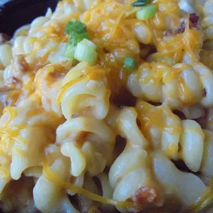 &quot;Beer Mac N&apos; Cheese&quot;, close-up.