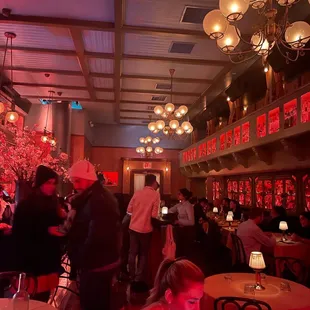 Ambiance for days!