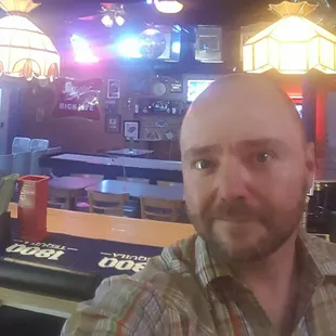 Jake brings you drinks, hotdogs and chili pie.