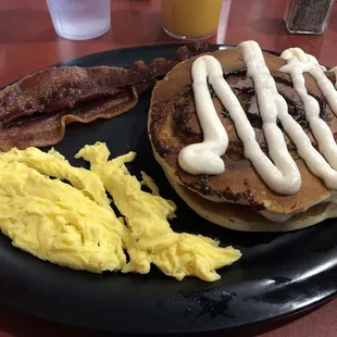 Cinnamon Roll pancakes with scrambled eggs an bacon