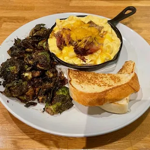 &quot;Daily Mac Special&quot; - Pulled Pork, Bread and Brussels Sprouts (substituted veggie)