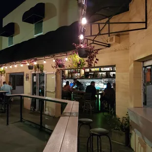 the outside of the restaurant