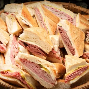 We cater your home or office events!