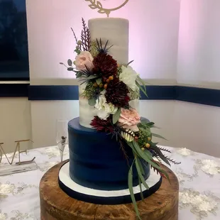 Our wedding cake! Like a dream come true for us! Thank you from the bottom of our hearts! Lemon and vanilla, soooo yummy!