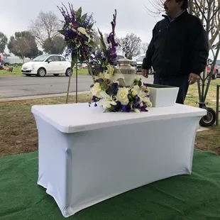 Sympathy arrangement and urn