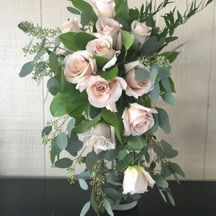 Lovely, airy bridal bouquets can be such a delight.
