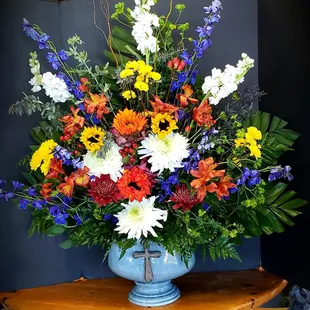 The picture doesn&apos;t even do it justice.... so vibrant, stately and more beautiful than I imagined!