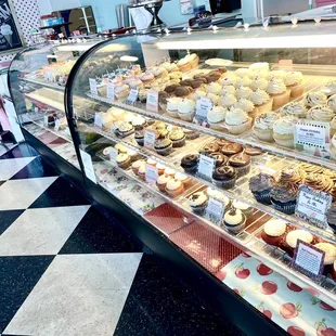 Yummy cupcake window!!!