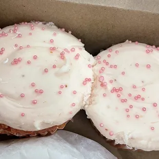 What a nice gift! Pretty in Pink cupcakes!