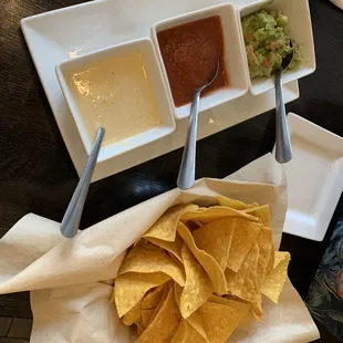 Cantina trio and chips