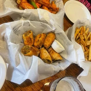 food, chicken wings and fried chicken