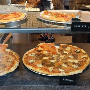 Wide selection of flavors, including garlic knots