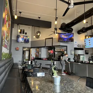 the interior of a fast food restaurant