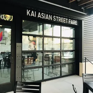 the outside of the restaurant