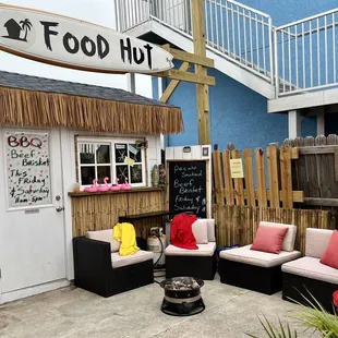 the outside seating area of the restaurant