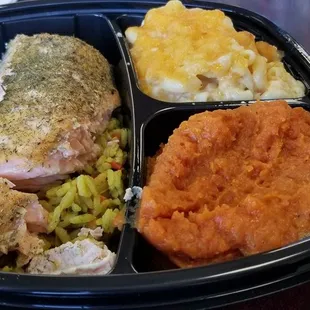 Delicious Cajun Blackened Red Snapper dinner with Mac &apos;n Cheese and their Carrot Fluff (a healthier version of sweet potatoes)